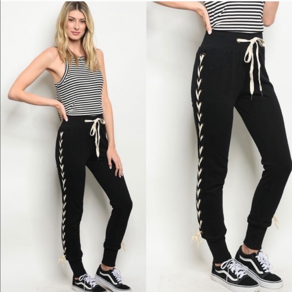 Lace Up Leggings - Picture 2 of 4